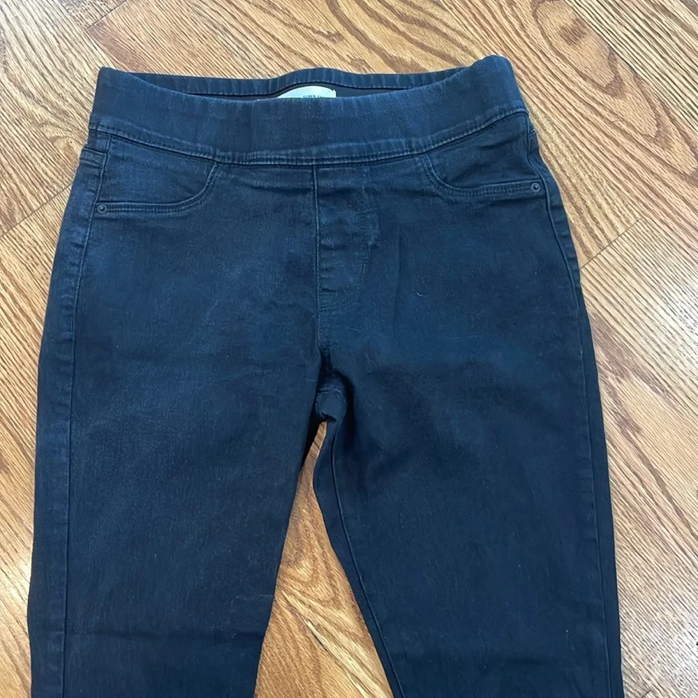 Women’s Super Skinny Old Navy Brand Mid Rise Jeans. Size 6S. Excellent Condition